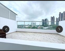 West Coast Drive (D5), Terrace #634594371